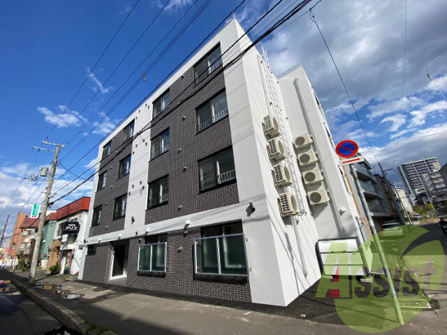 メトロ南平岸駅前