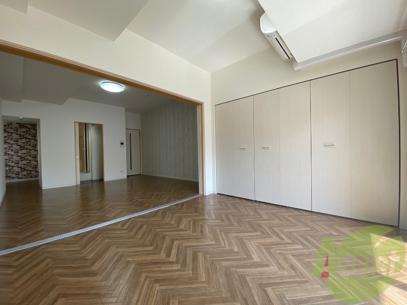 こちらが寝室です。部屋の使い分けができて便利ですね。 こちらが寝室です。部屋の使い分けができて便利ですね。