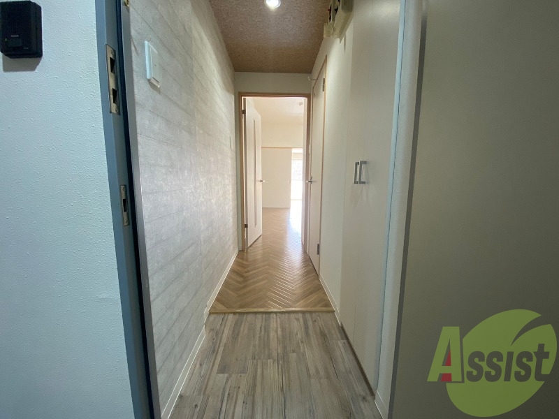 玄関の様子です。明るい印象ですね。気分もあがりそう。 玄関の様子です。明るい印象ですね。気分もあがりそう。