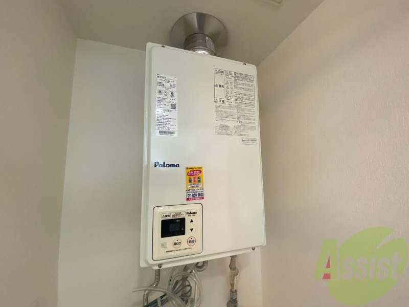 給湯器は簡単操作で温度調整ができますよ。 給湯器は簡単操作で温度調整ができますよ。