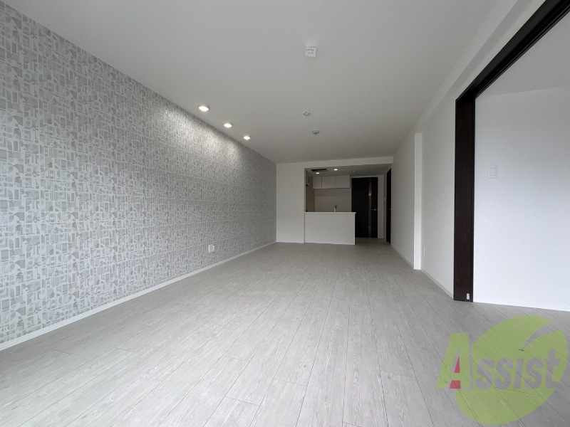 木目のフローリングは落ち着きのある印象のお部屋になりますね。 木目のフローリングは落ち着きのある印象のお部屋になりますね。