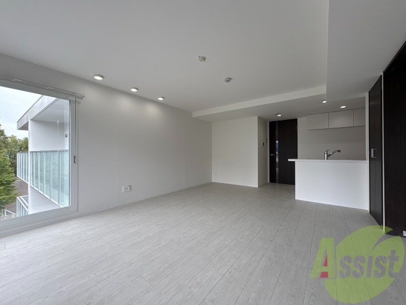 こちらのお部屋は光が差し込む、温かみのあるお部屋です。 こちらのお部屋は光が差し込む、温かみのあるお部屋です。