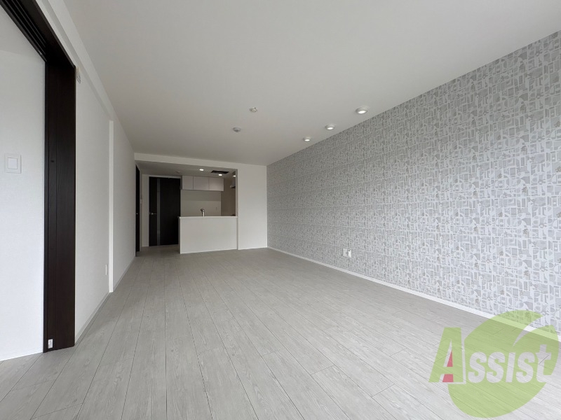 木目のフローリングは落ち着きのある印象のお部屋になりますね。 木目のフローリングは落ち着きのある印象のお部屋になりますね。