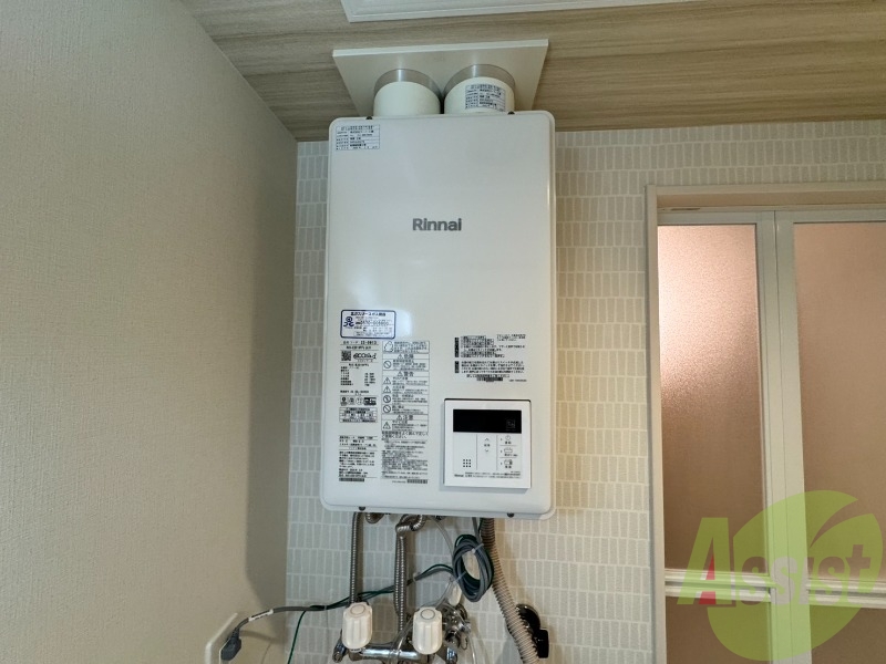 給湯器です。操作しやすいパネルになってます。 給湯器です。操作しやすいパネルになってます。