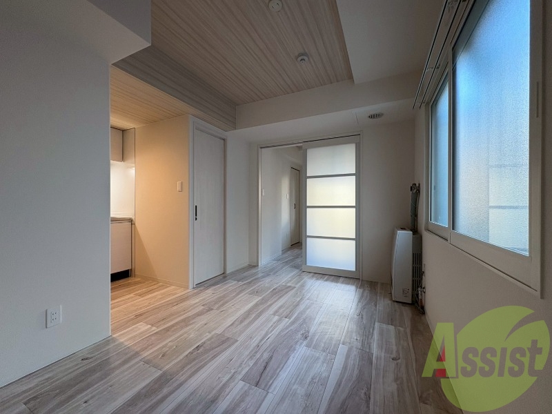 木目のフローリングは落ち着きのある印象のお部屋になりますね。 木目のフローリングは落ち着きのある印象のお部屋になりますね。