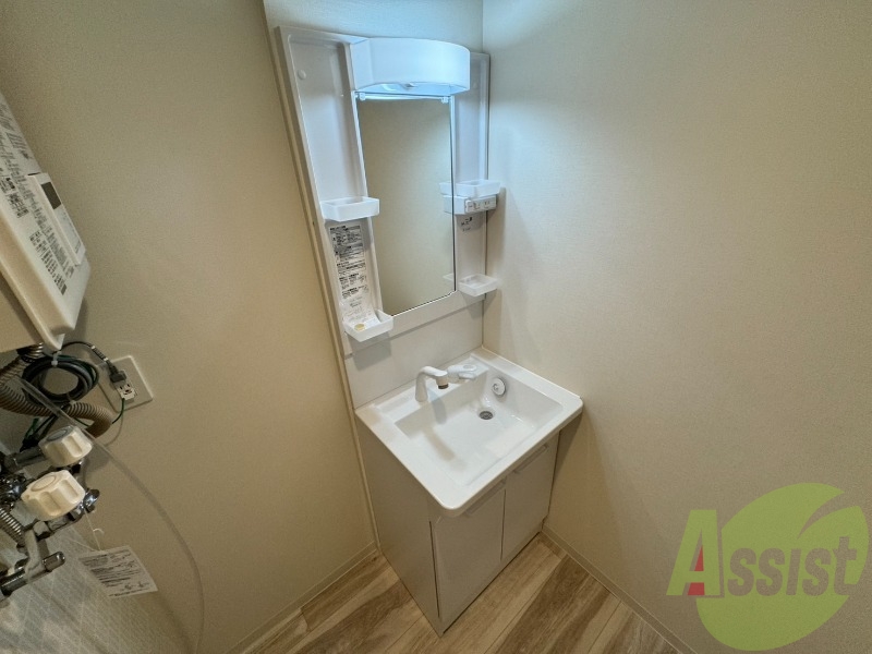 大きくて使いやすそうな独立洗面台になっています。 大きくて使いやすそうな独立洗面台になっています。