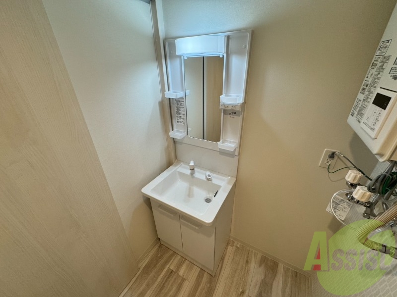 大きくて使いやすそうな独立洗面台になっています。 大きくて使いやすそうな独立洗面台になっています。