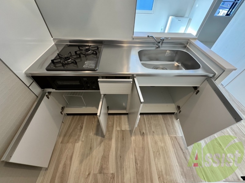 キッチン下の棚を開けてみました!食品ストック等をしまえます。 キッチン下の棚を開けてみました!食品ストック等をしまえます。