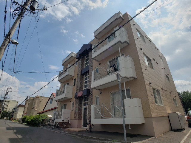札幌市北区麻生町４丁目の賃貸マンションの外観