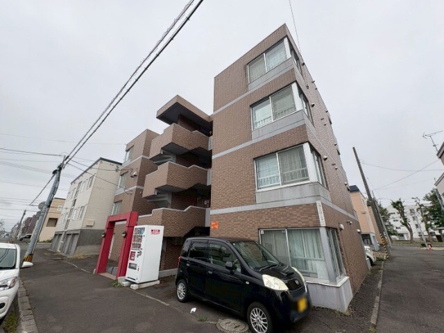 札幌市東区北十八条東１２丁目の賃貸マンションの外観