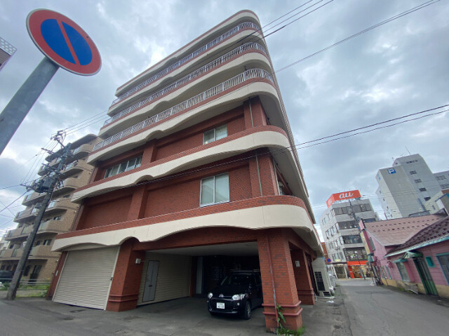 札幌市北区麻生町５丁目の賃貸マンションの外観