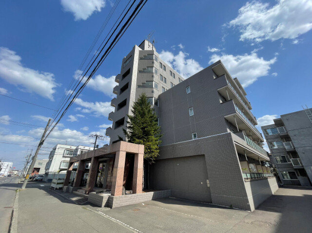 札幌市東区北二十二条東１６丁目の賃貸マンションの外観