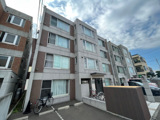 札幌市北区麻生町６丁目の賃貸マンションの外観
