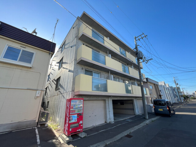 札幌市東区北十五条東１３丁目の賃貸マンションの外観