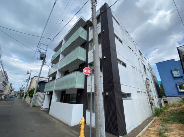 札幌市北区麻生町１丁目の賃貸マンションの外観