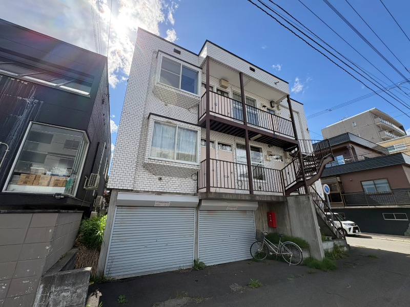 札幌市東区北二十二条東１６丁目の賃貸アパートの外観