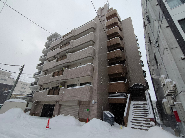 札幌市東区北二十二条東１６丁目の賃貸マンションの外観