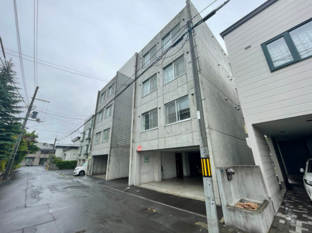 札幌市北区麻生町３丁目の賃貸マンションの外観