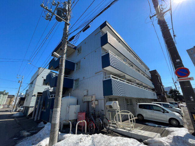 札幌市東区北十三条東１０丁目の賃貸マンションの外観