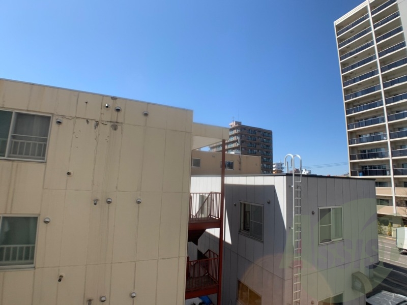 眺望です。建物はありますが風通しは良さそうです。 眺望です。建物はありますが風通しは良さそうです。