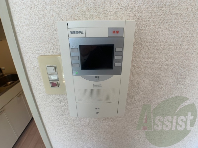 TVモニター付インターホンです。来客者の顔が見えるので安心! TVモニター付インターホンです。来客者の顔が見えるので安心!