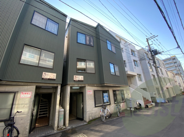 シングルコート南7条B棟の外観