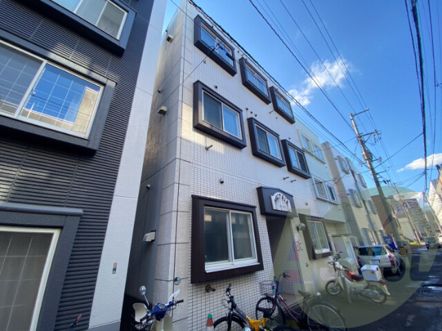 ロピア812の外観