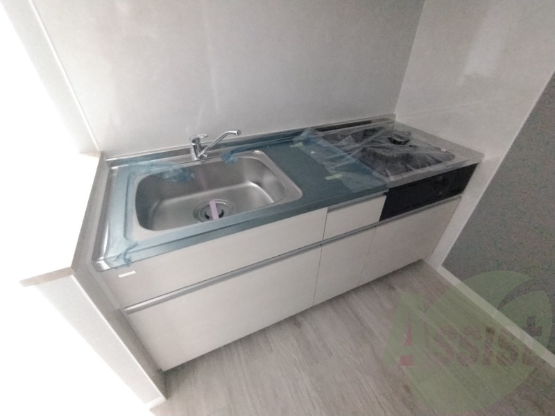システムキッチン完備で2口ついているので料理もできます! システムキッチン完備で2口ついているので料理もできます!
