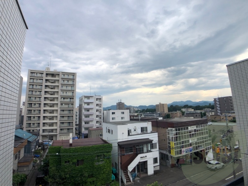 眺望です。建物はありますが風通しは良さそうです。 眺望です。建物はありますが風通しは良さそうです。