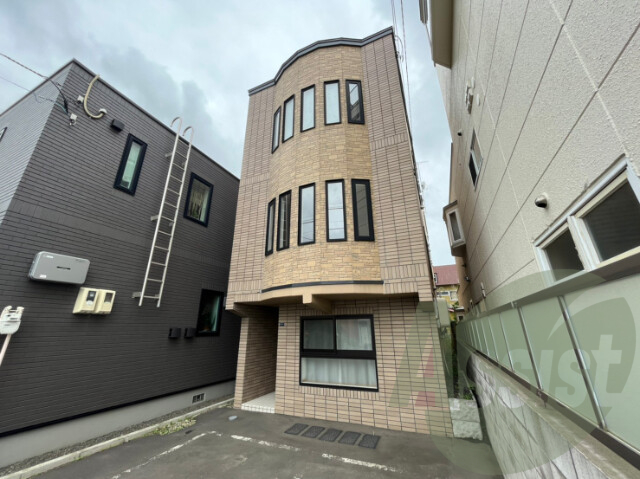 システムコート北16条の外観