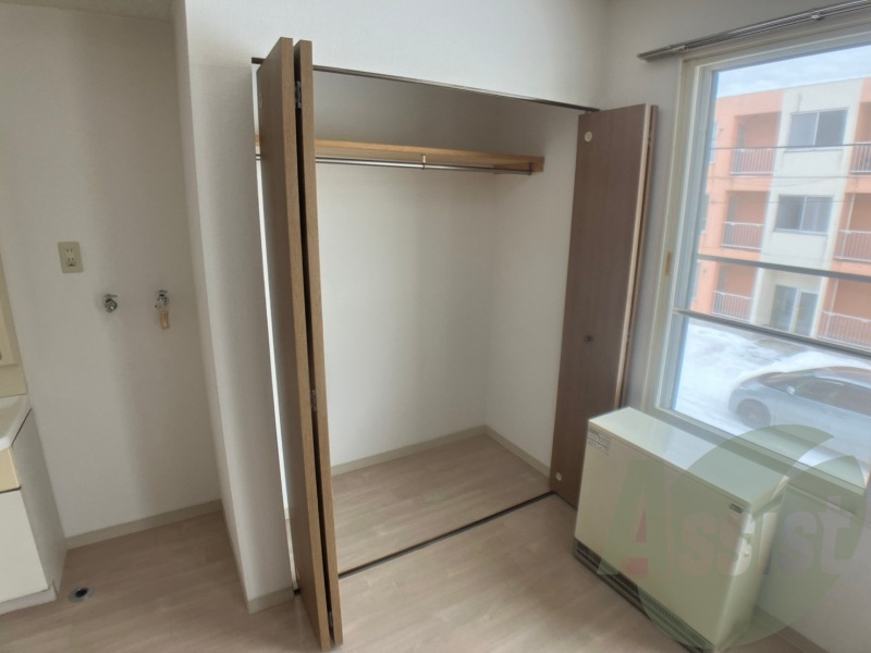 クローゼットは奥行きもあり、荷物が多い方でも安心です。 クローゼットは奥行きもあり、荷物が多い方でも安心です。