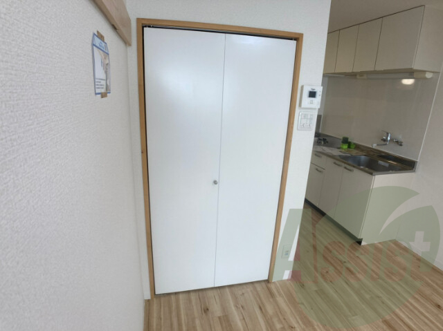 こちらは収納です。中の様子はお楽しみに~。 こちらは収納です。中の様子はお楽しみに~。