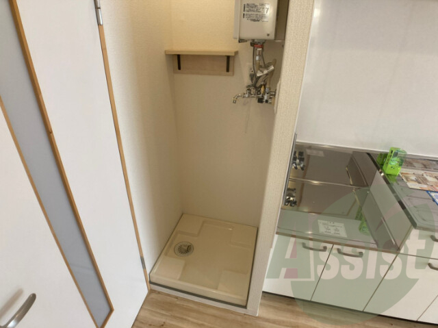 洗濯機置場は室内にあるのでもちろんいつでも洗濯できます。 洗濯機置場は室内にあるのでもちろんいつでも洗濯できます。