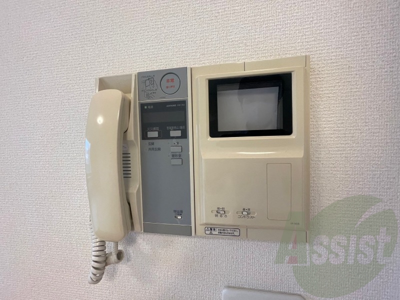 TVモニター付インターホンです。来客者の顔が見えるので安心! TVモニター付インターホンです。来客者の顔が見えるので安心!