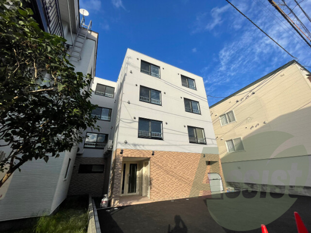 プルメリア栄通の外観