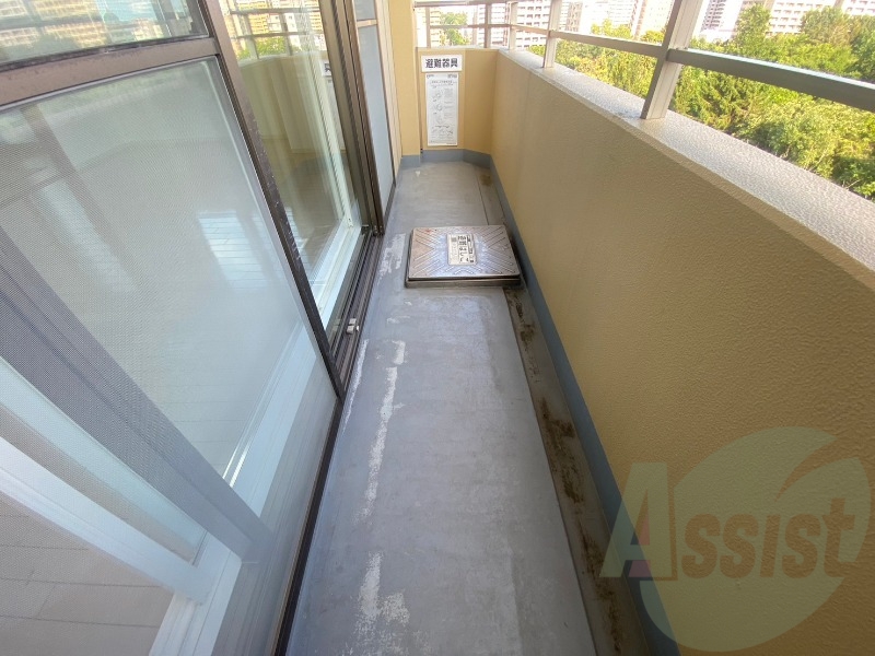 バルコニーは幅も広く全てのお部屋から出入りできます。 バルコニーは幅も広く全てのお部屋から出入りできます。