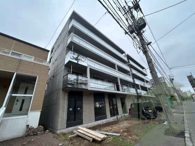ステージア裏参道の外観