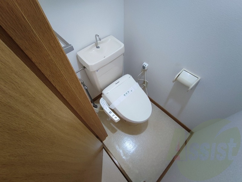 こちらはトイレです。清潔感があり、安心して使用できます。 こちらはトイレです。清潔感があり、安心して使用できます。