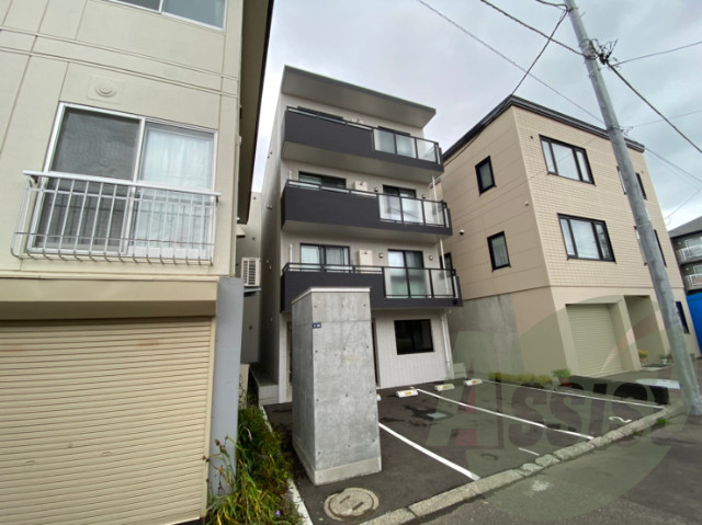 CARRERAN13の外観