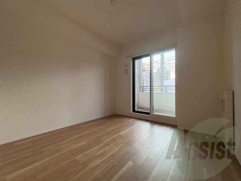 別角度から寝室を撮ってみました。ベランダに面したお部屋です! 別角度から寝室を撮ってみました。ベランダに面したお部屋です!
