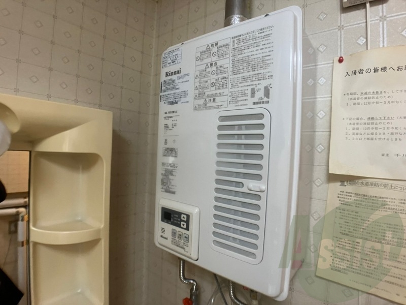 ガス給湯器です。操作しやすいパネルになってます。 ガス給湯器です。操作しやすいパネルになってます。