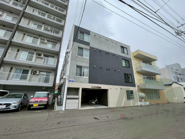 ミラネーゼ大通東　南館の外観
