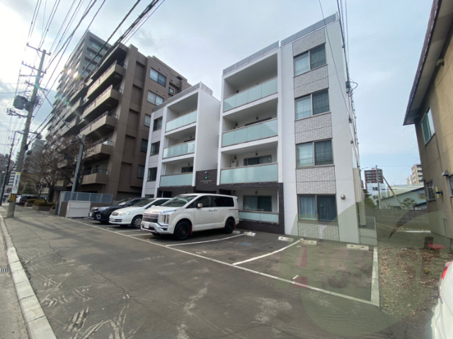 コモゾーナ円山の外観