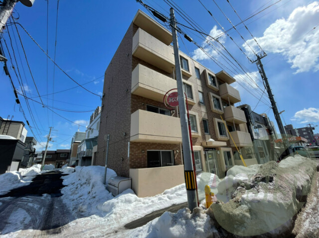 クリスタル北24条の外観