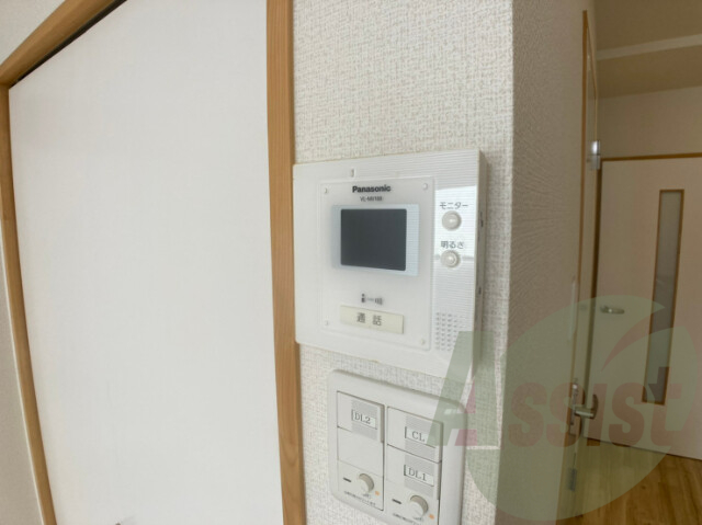 TVモニター付インターホンです。来客者の顔が見えるので安心! TVモニター付インターホンです。来客者の顔が見えるので安心!