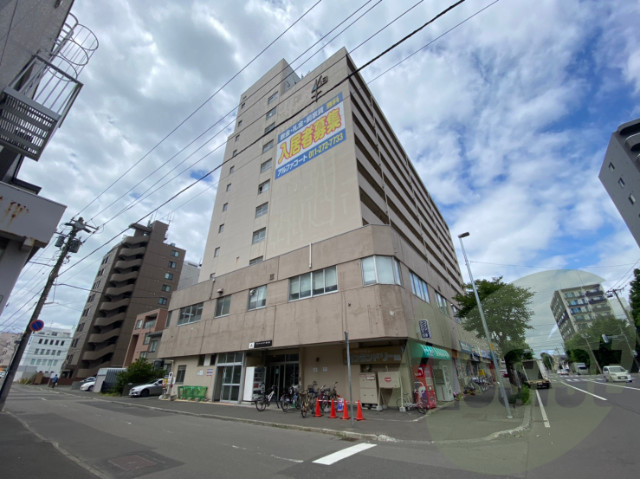 アルファスクエア北13条の外観