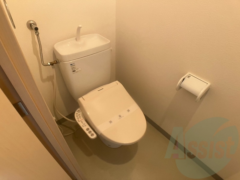 こちらはトイレです。清潔感があり、安心して使用できます。 こちらはトイレです。清潔感があり、安心して使用できます。
