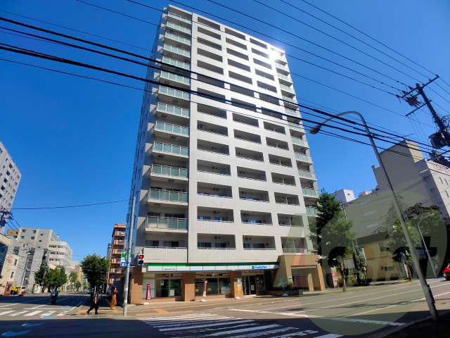 クレジデンス札幌・南４条の外観