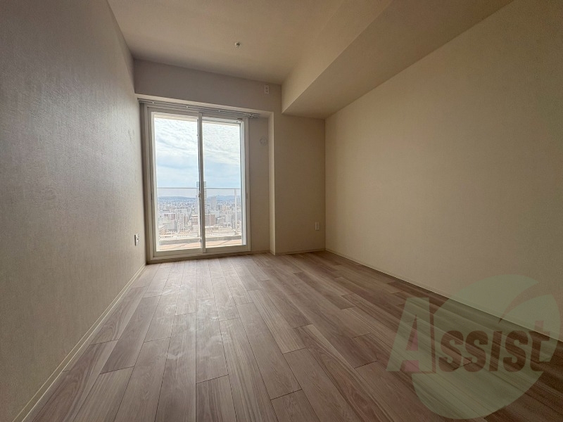 こちらのお部屋は光が差し込む、温かみのあるお部屋です。 こちらのお部屋は光が差し込む、温かみのあるお部屋です。