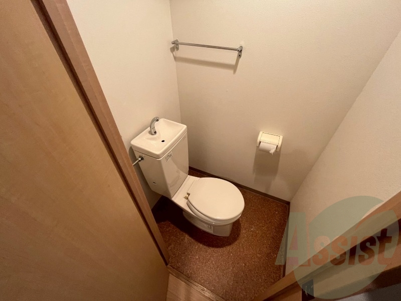 トイレは清潔感があり安心して使えますね! トイレは清潔感があり安心して使えますね!